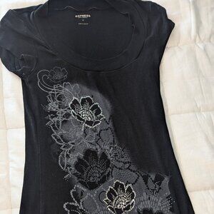 Express - scoop neck black tee